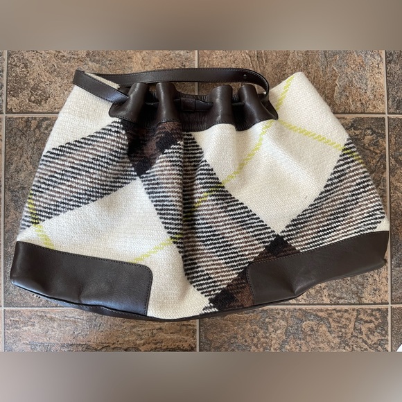 Authenticated Burberry London Leather Trimmed Large Wool Tote - Picture 4 of 8